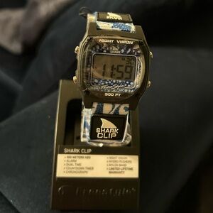 NEW! Freestyle Shark Clip